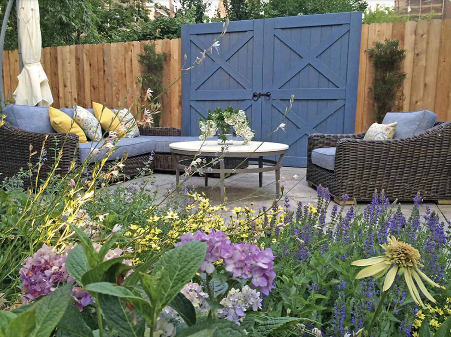 townhouse backyard garden with outdoor furniture