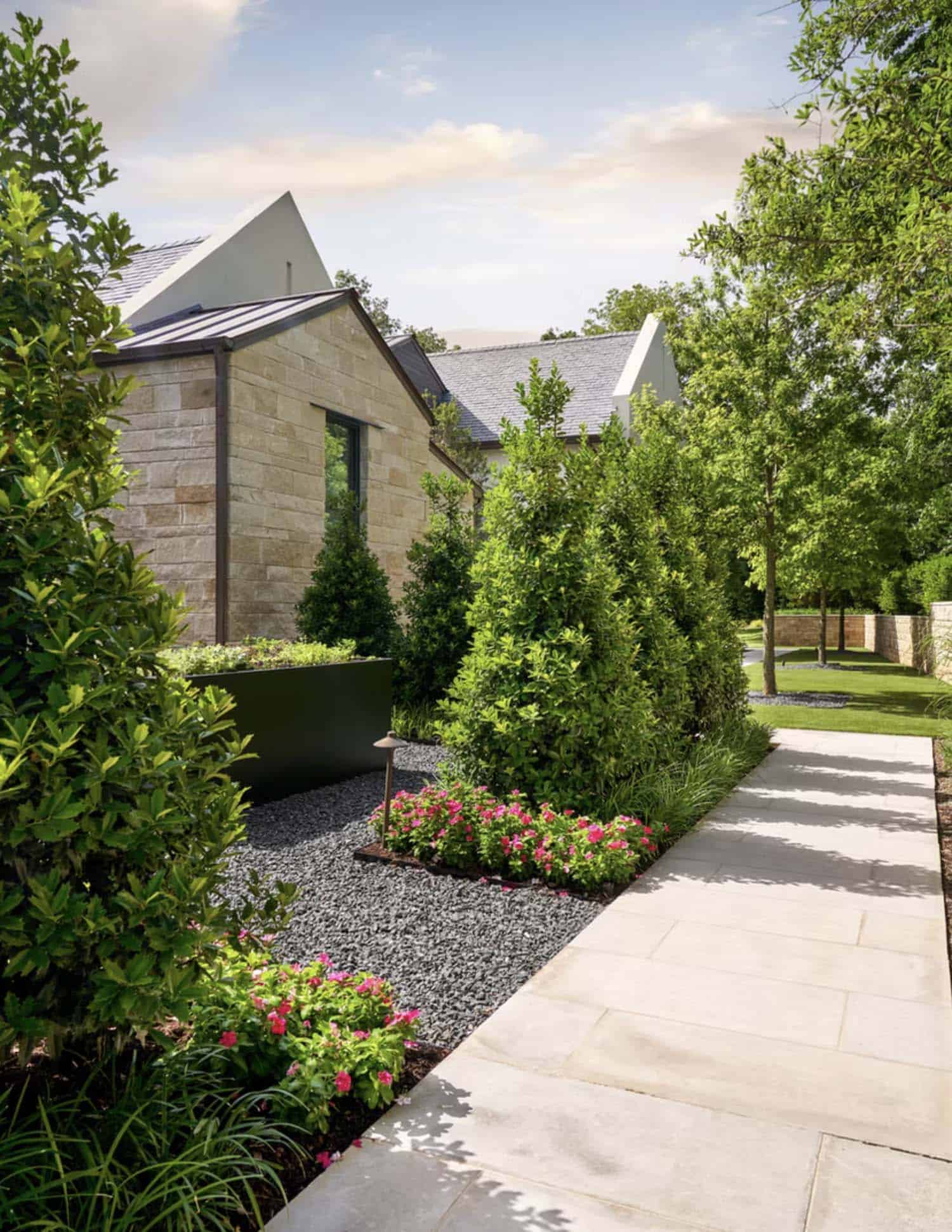 contemporary home exterior landscape