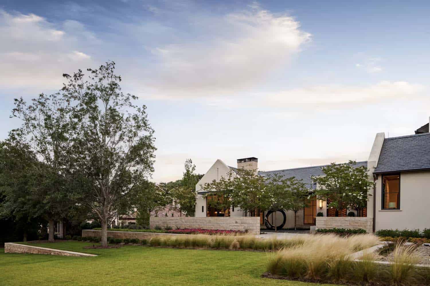 contemporary home exterior landscape