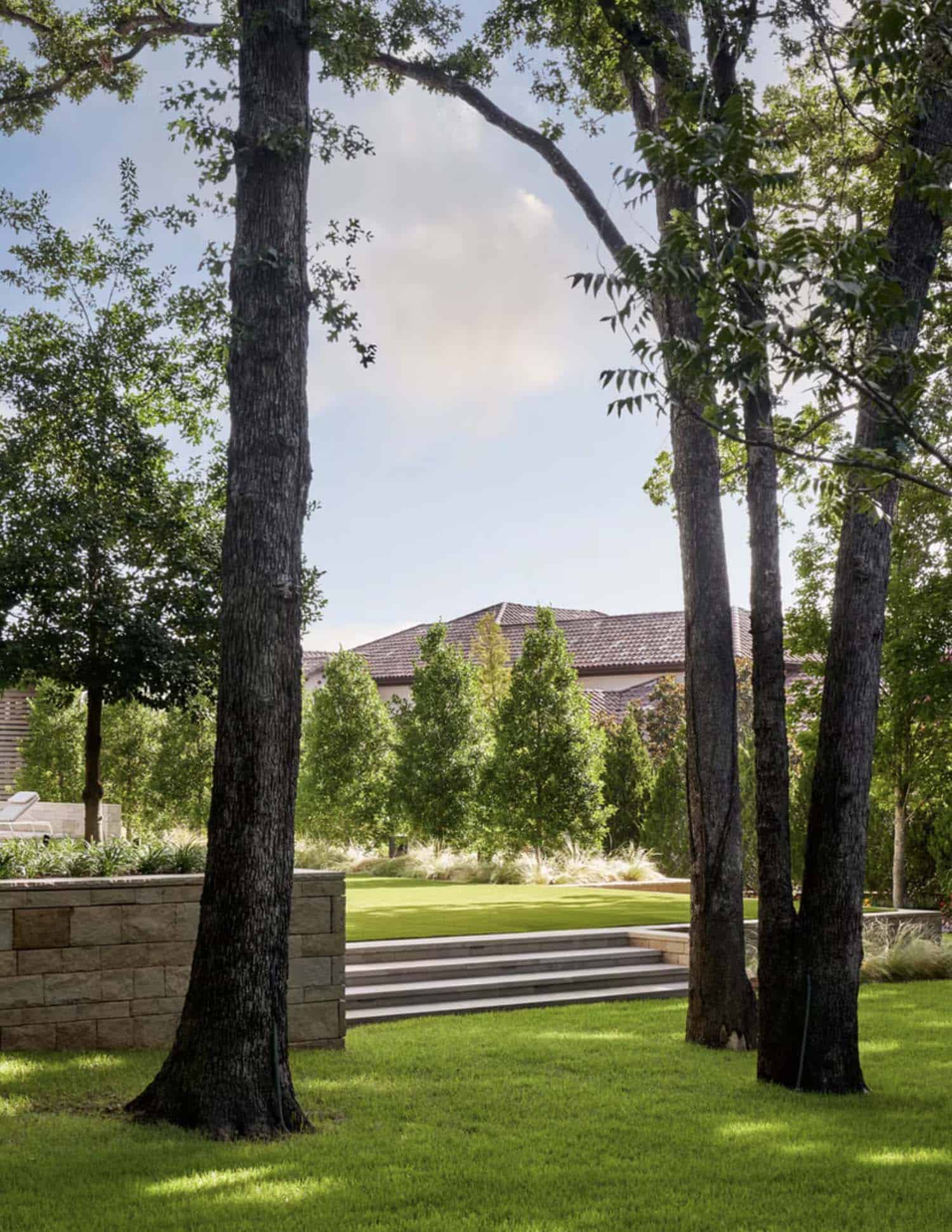 contemporary home exterior landscape