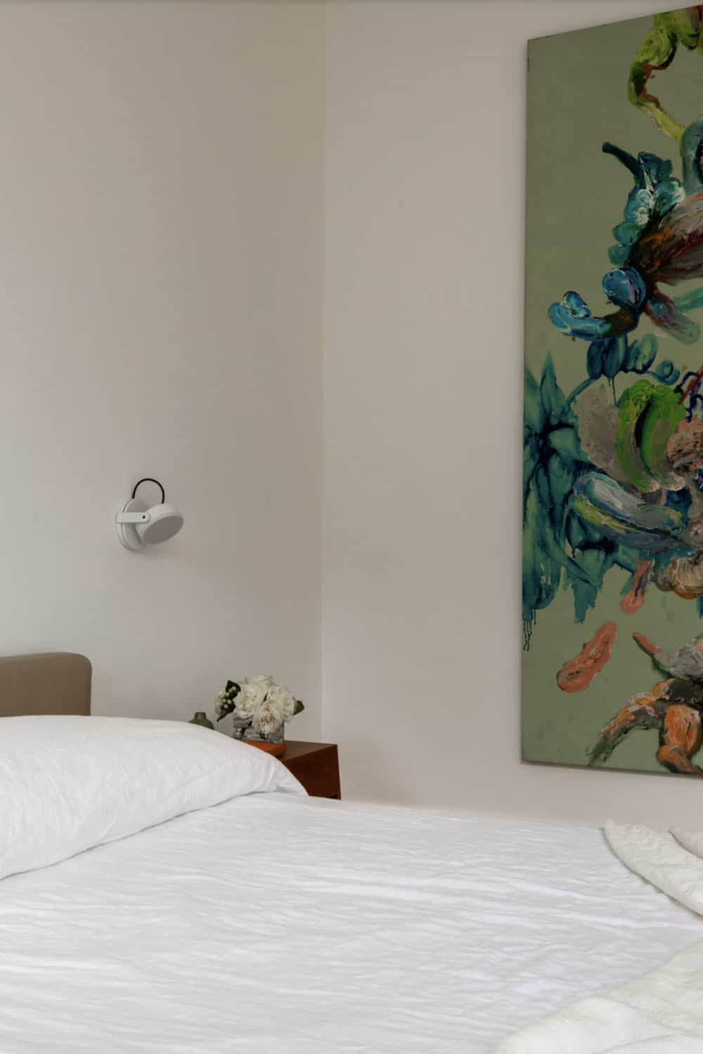 midcentury modern bedroom with a painting on the wall