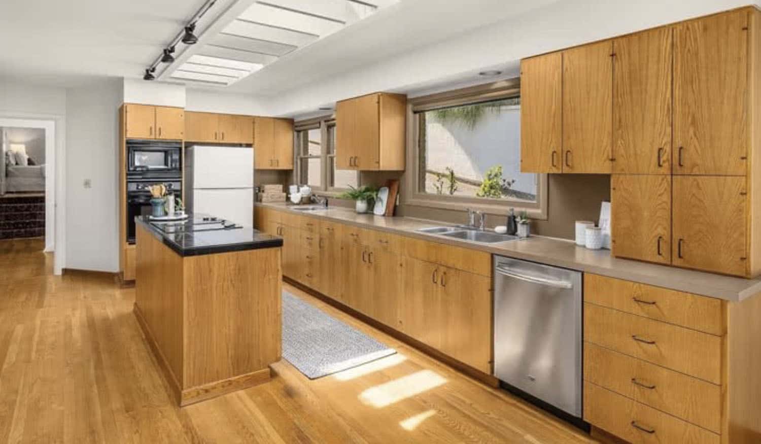 midcentury modern kitchen before the remodel