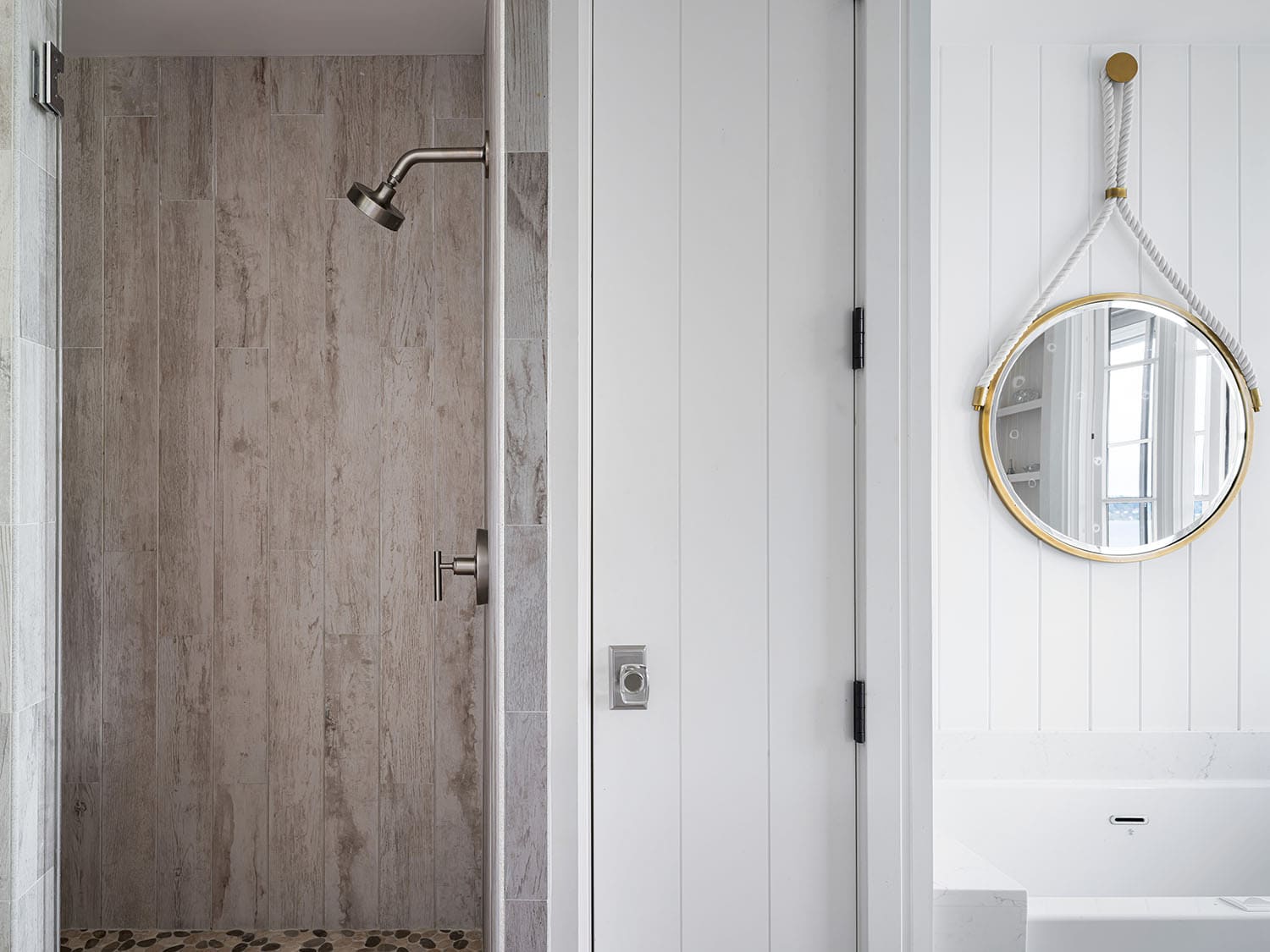 modern farmhouse style bathroom