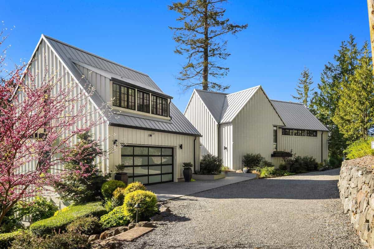 modern farmhouse style house exterior