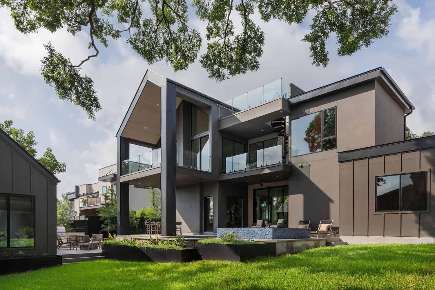 modern Scandinavian exterior backyard view