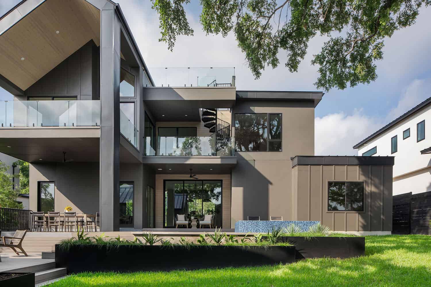 modern Scandinavian exterior backyard view
