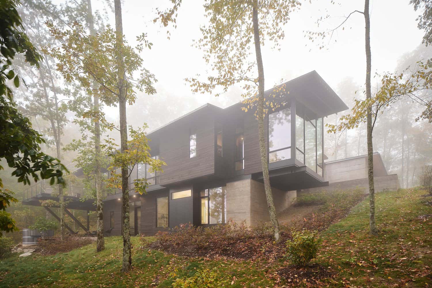 modern mountain house exterior