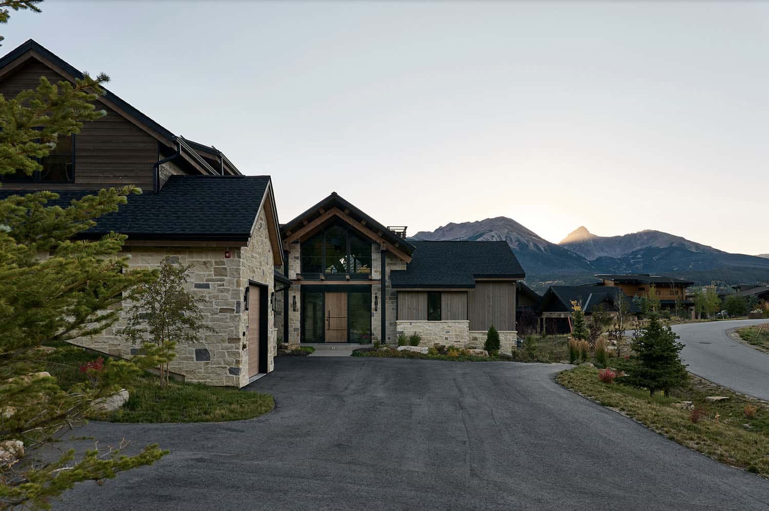 modern mountain home exterior