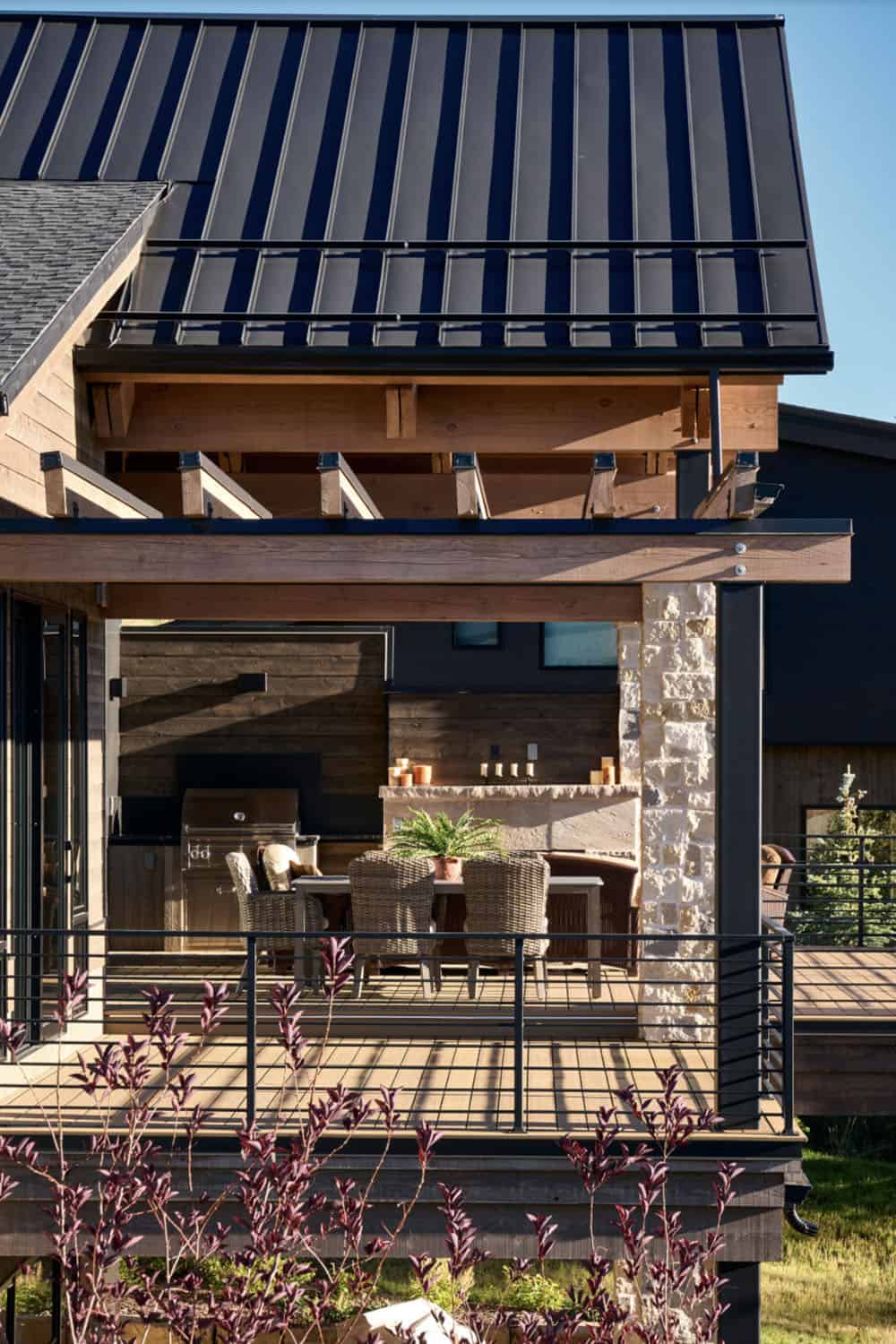 modern mountain home exterior backyard view