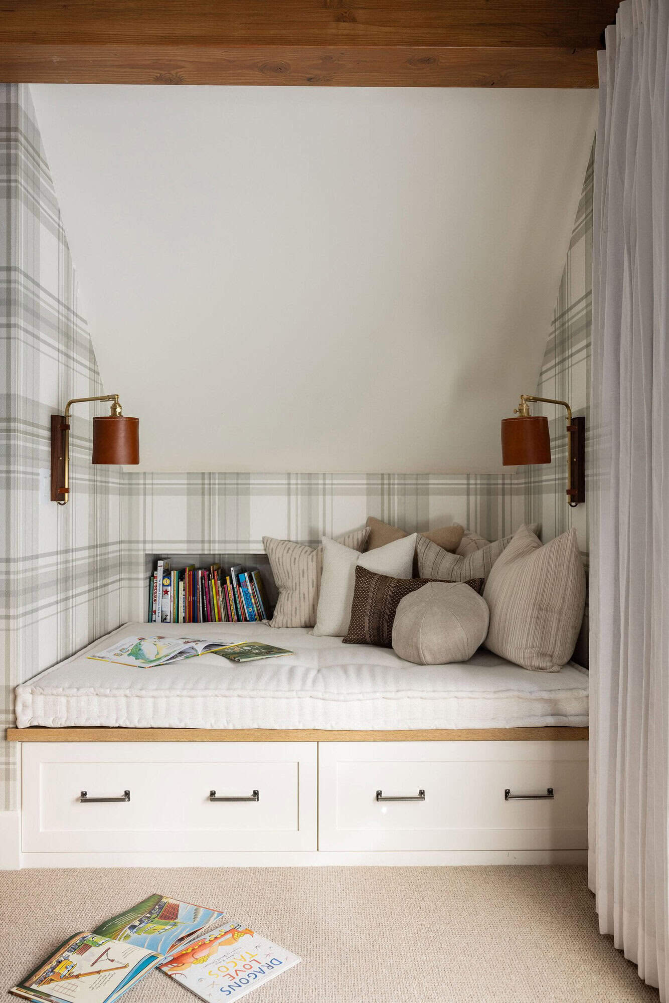 modern farmhouse style built-in daybed