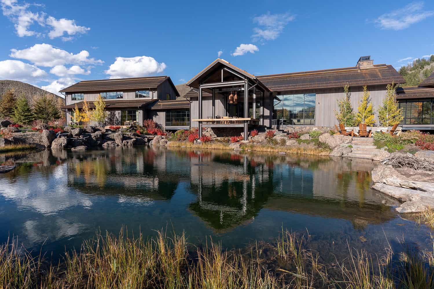 modern mountain home exterior landscape
