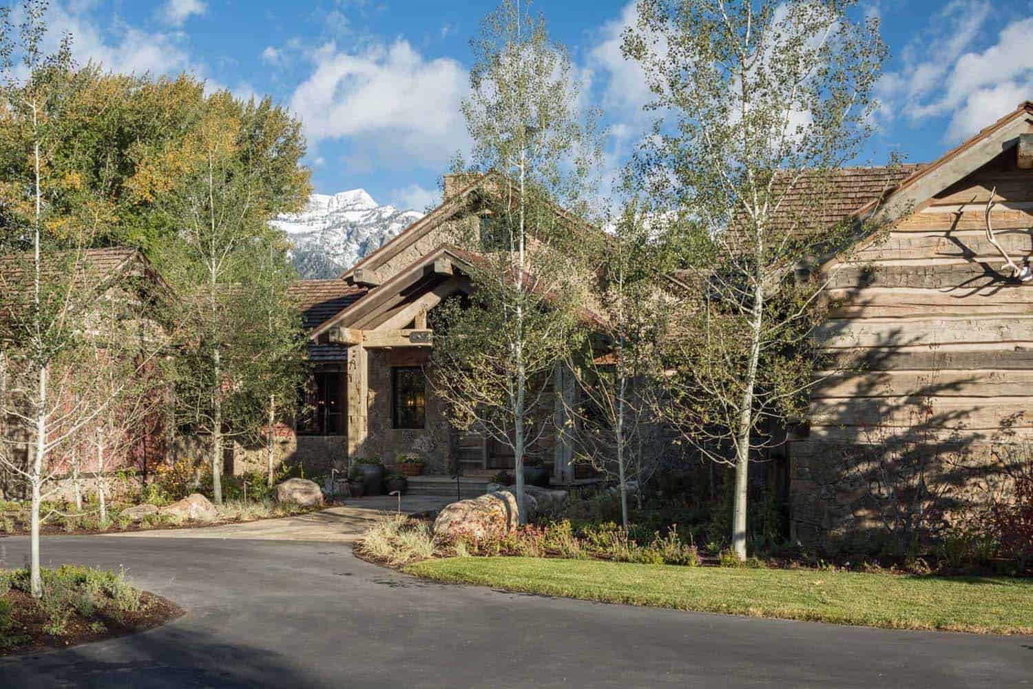 rustic modern mountain home exterior