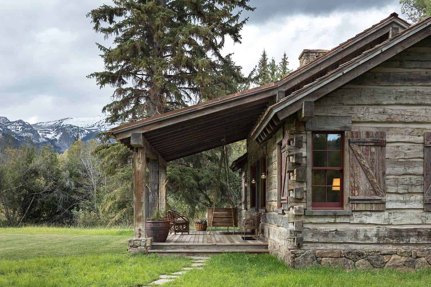 rustic modern mountain home exterior