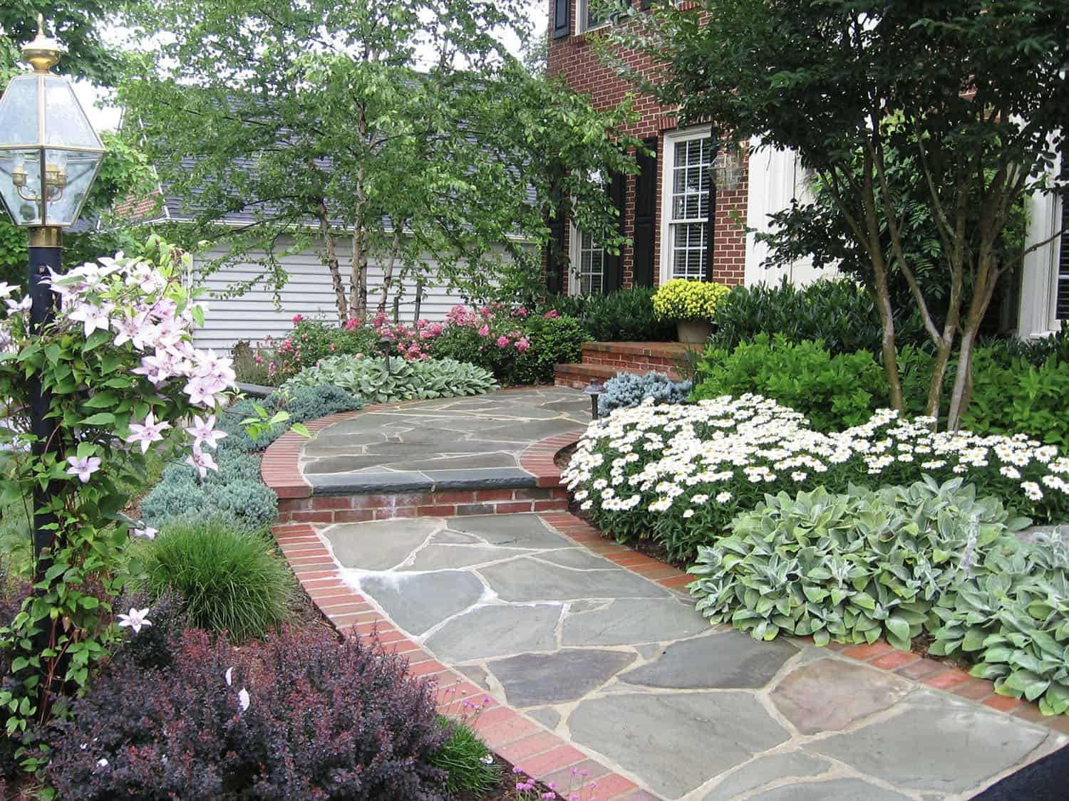 front garden entrance with a walkway