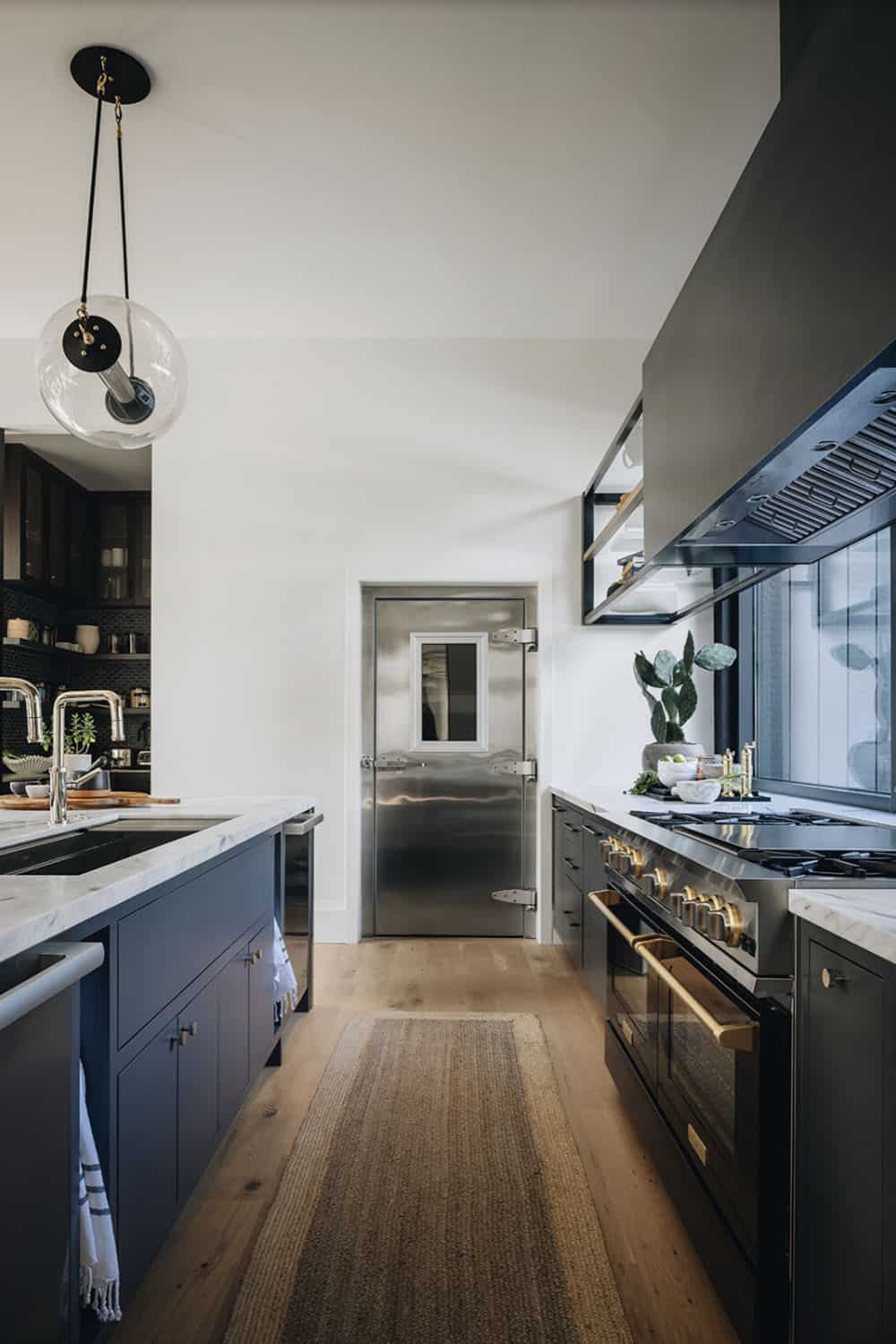 transitional kitchen