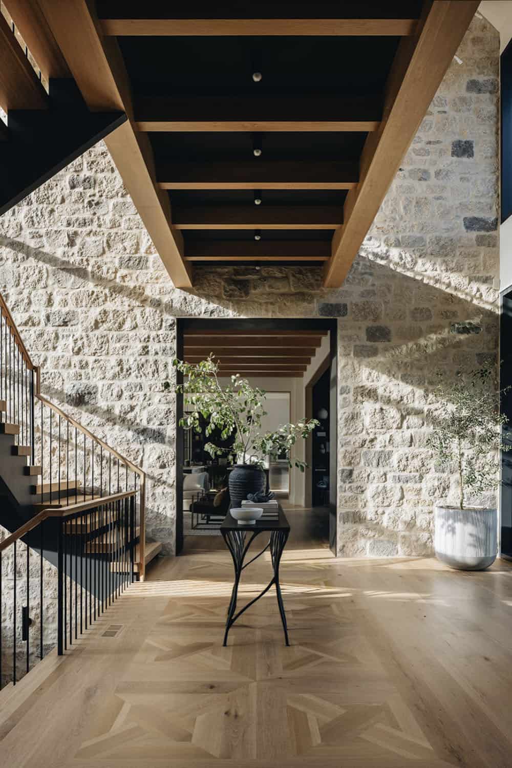 transitional home entry with a staircase 