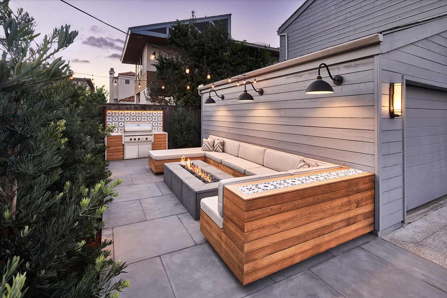contemporary patio with built-in seating