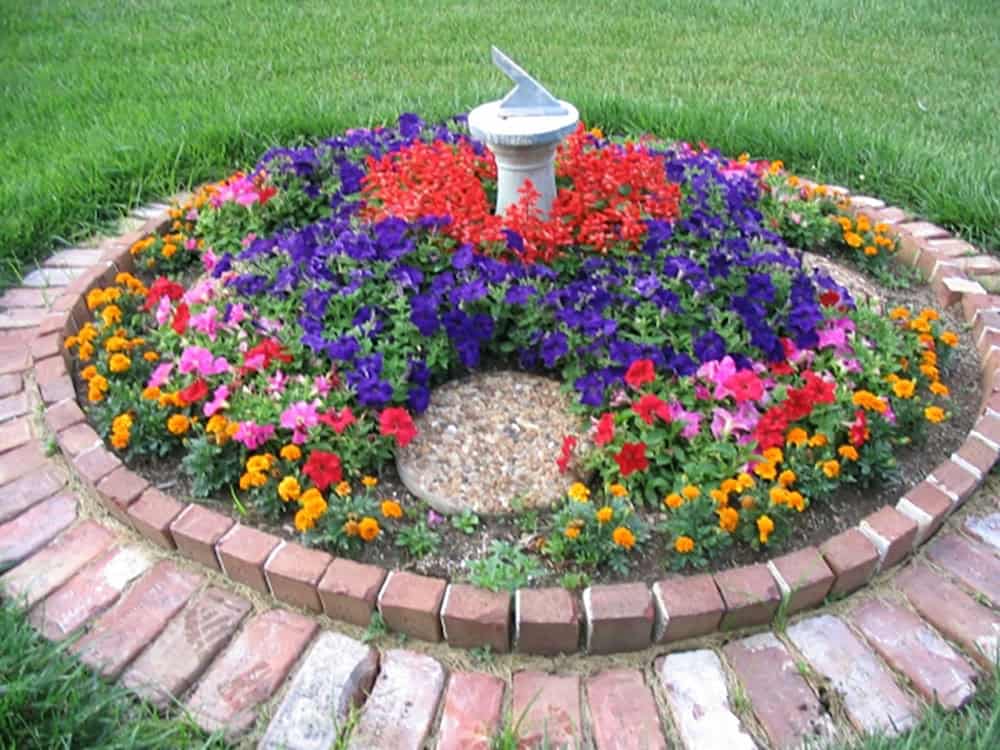 circular pressed-in ground brick edging