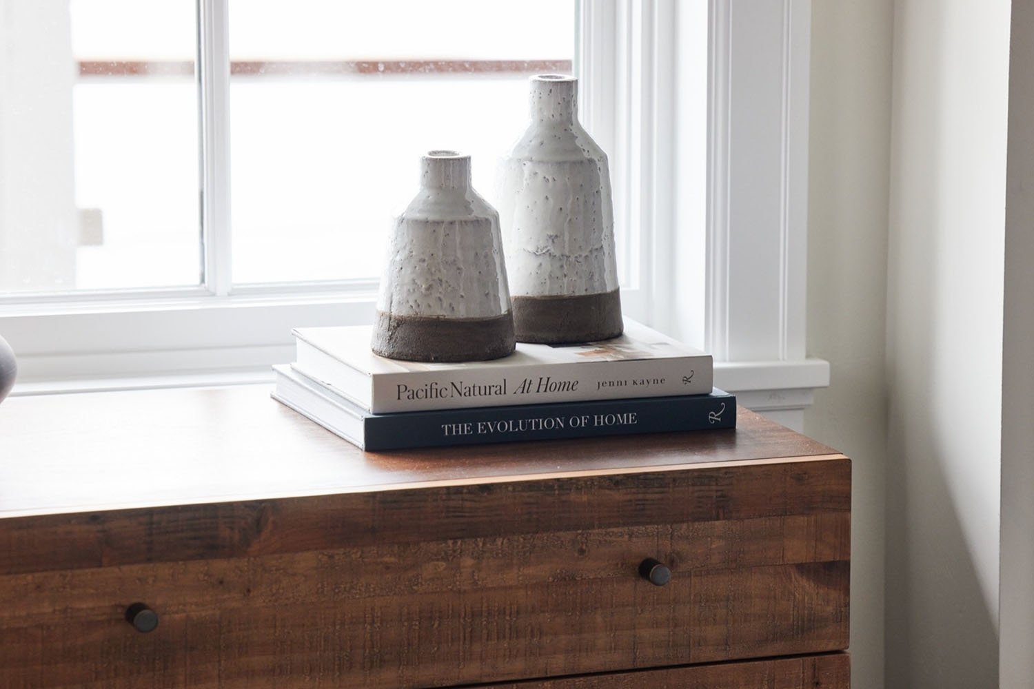 A small table with a lamp and a vase on it.