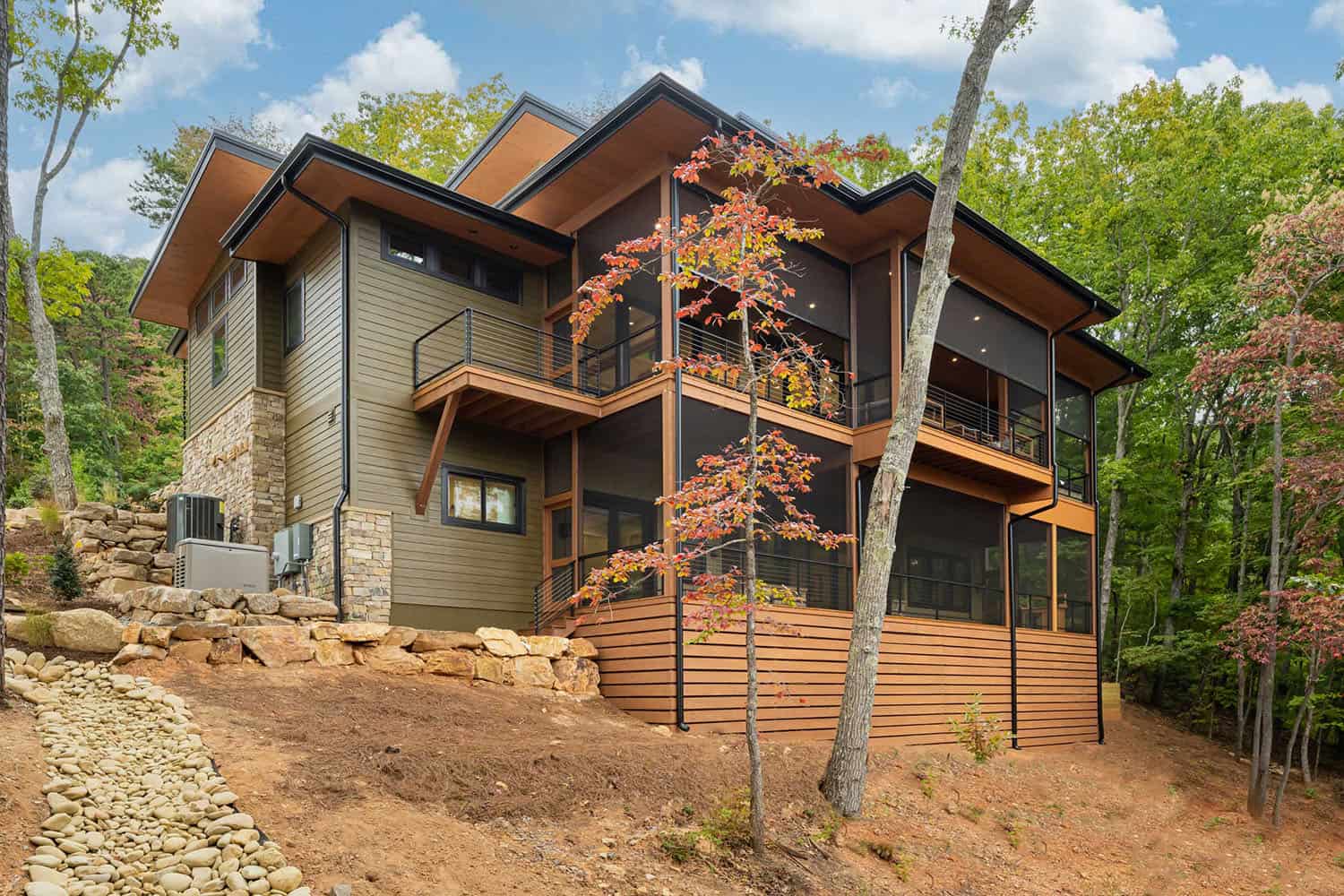contemporary home exterior backyard view
