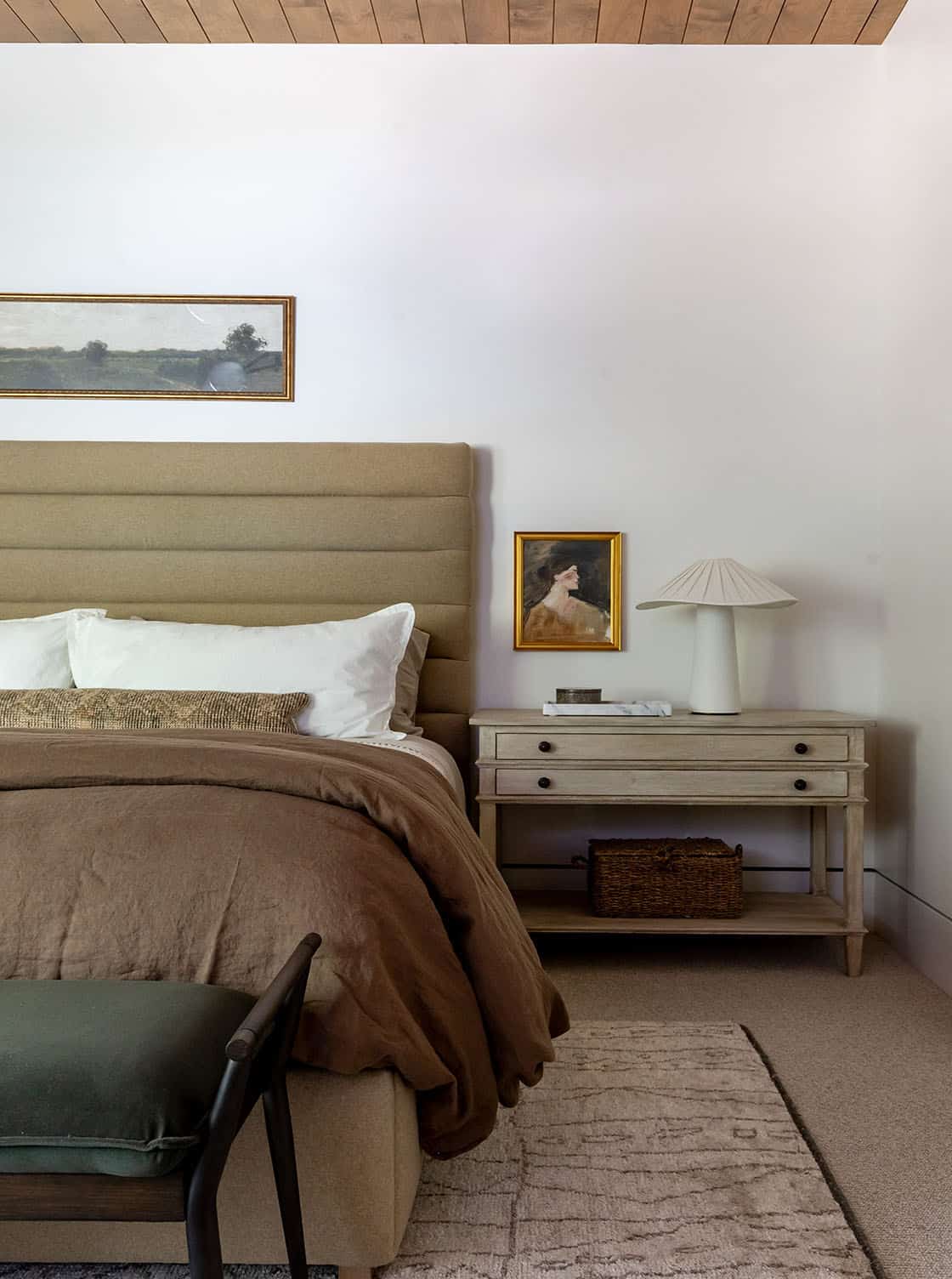 contemporary bedrooom