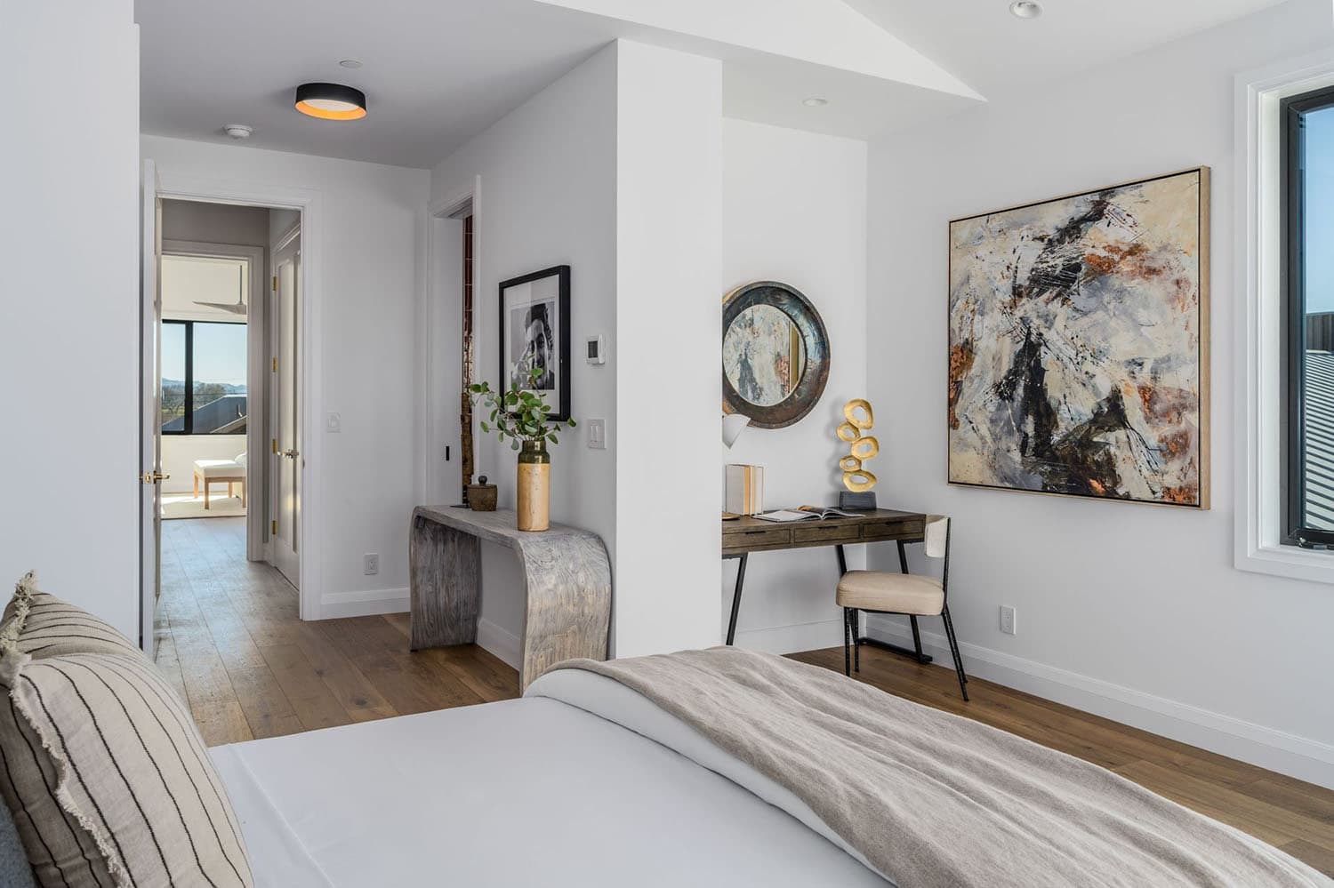 contemporary bedroom