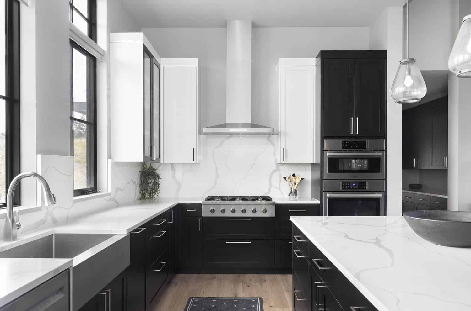 A modern kitchen with black and white cabinets.