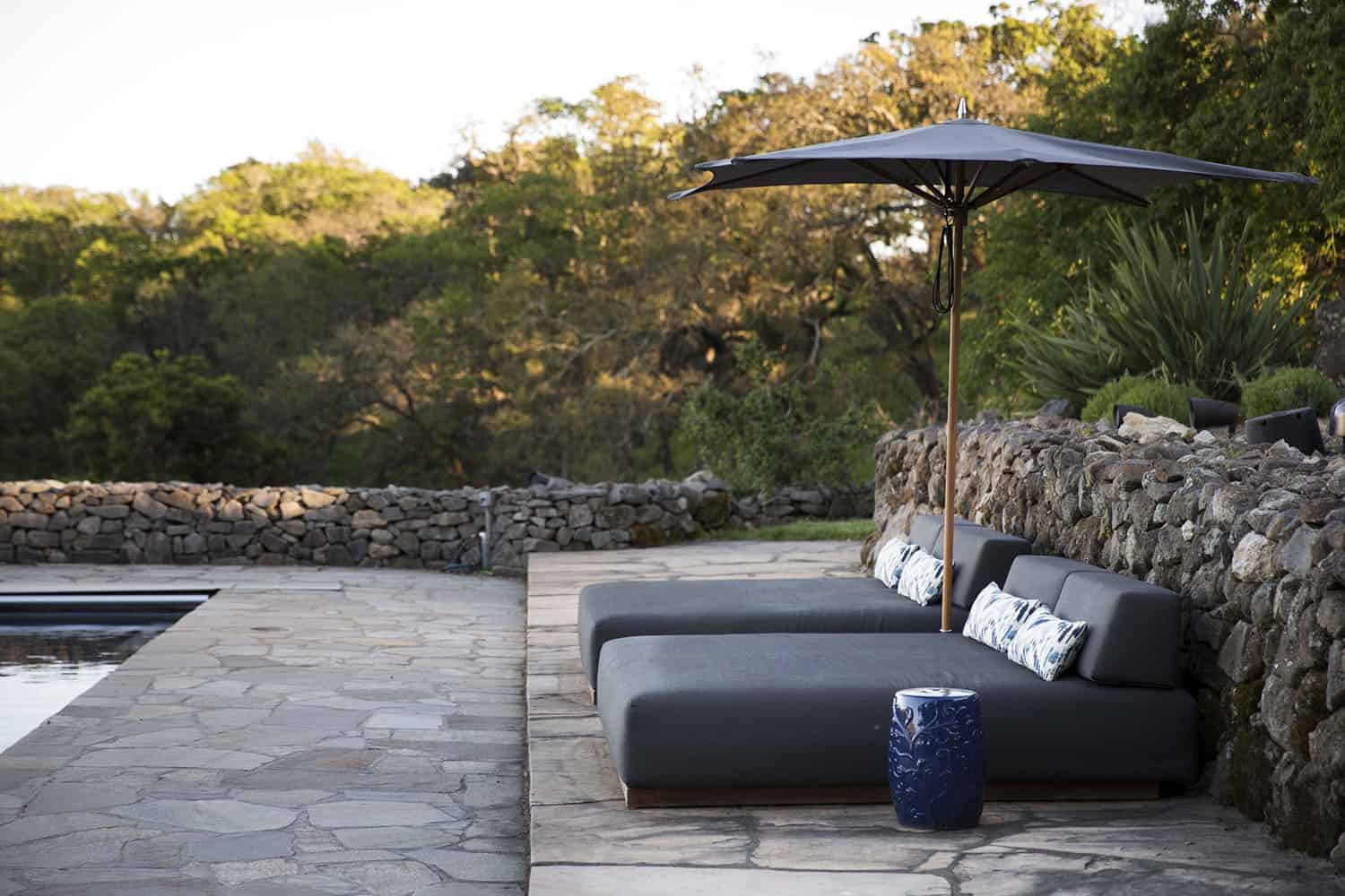 contemporary home patio with lounge chairs