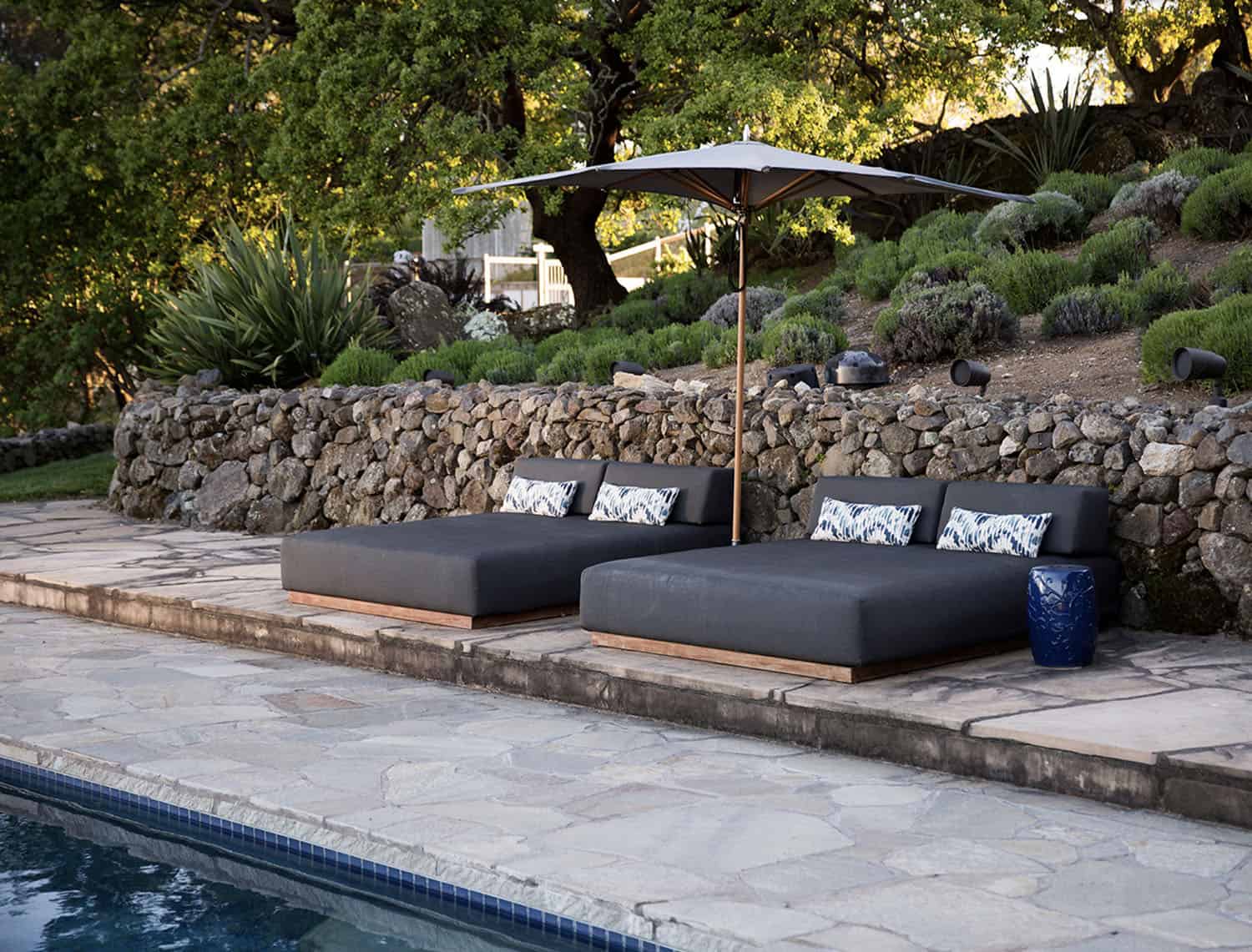 contemporary home patio with lounge chairs
