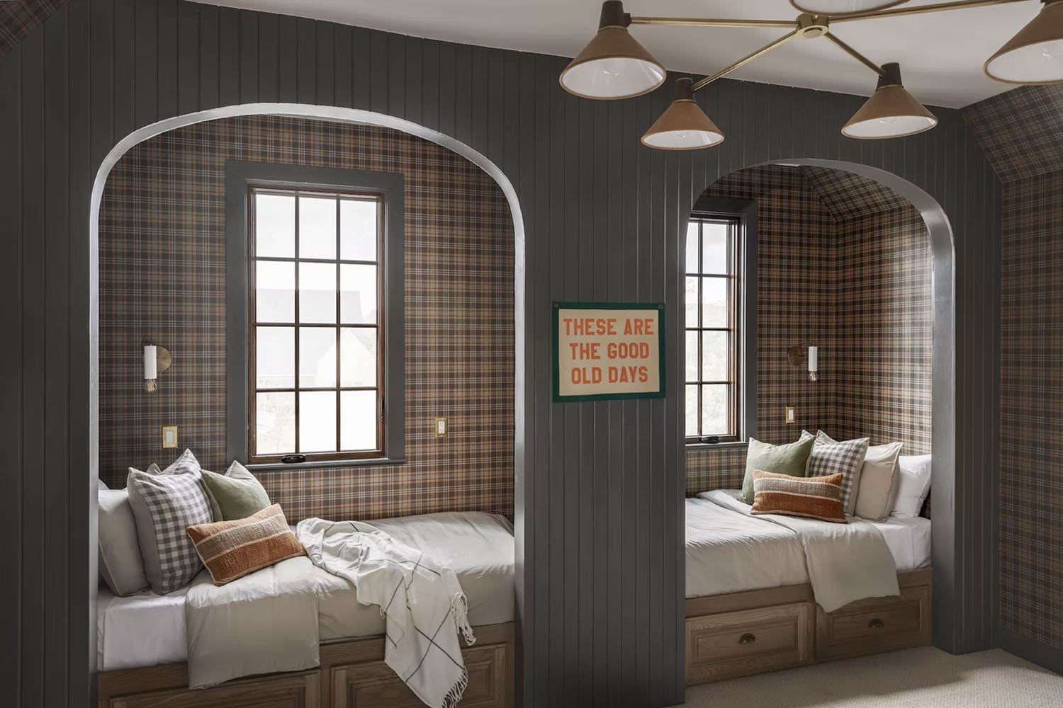 rustic modern style bunk bedroom