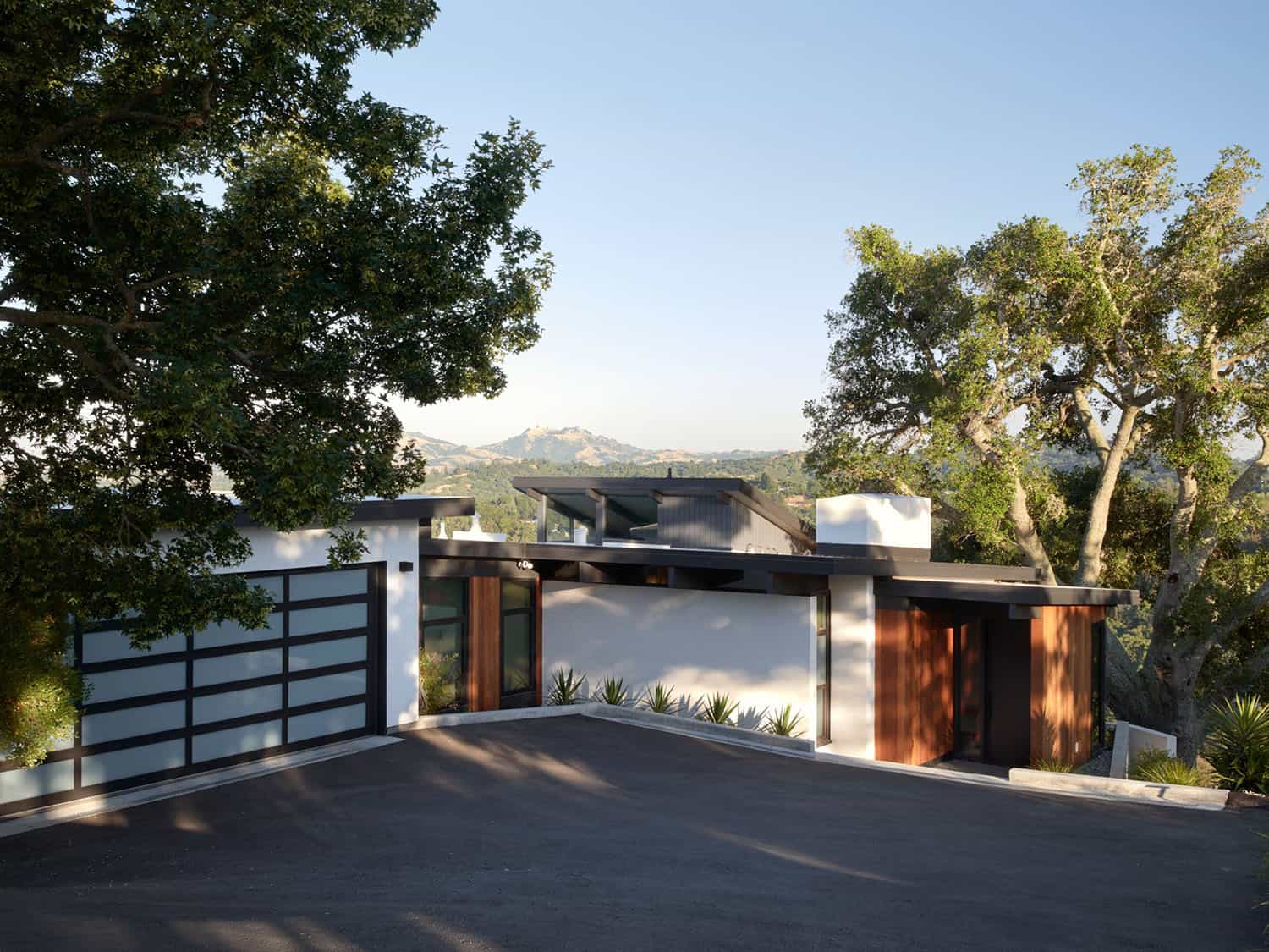 midcentury modern home exterior