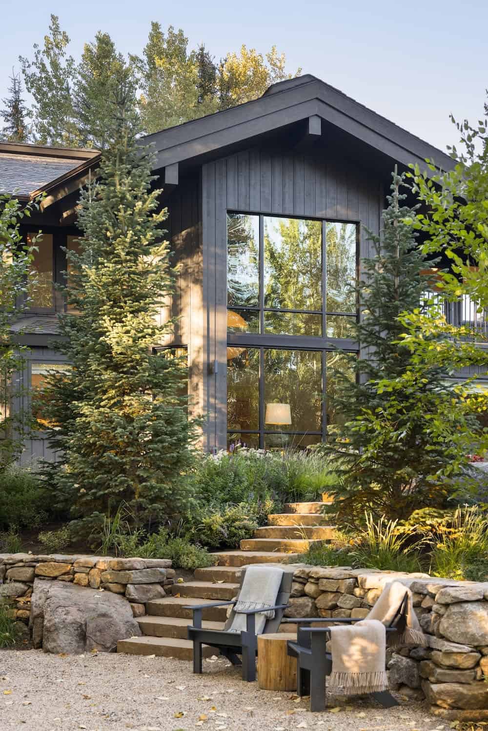 modern mountain home exterior backyard view