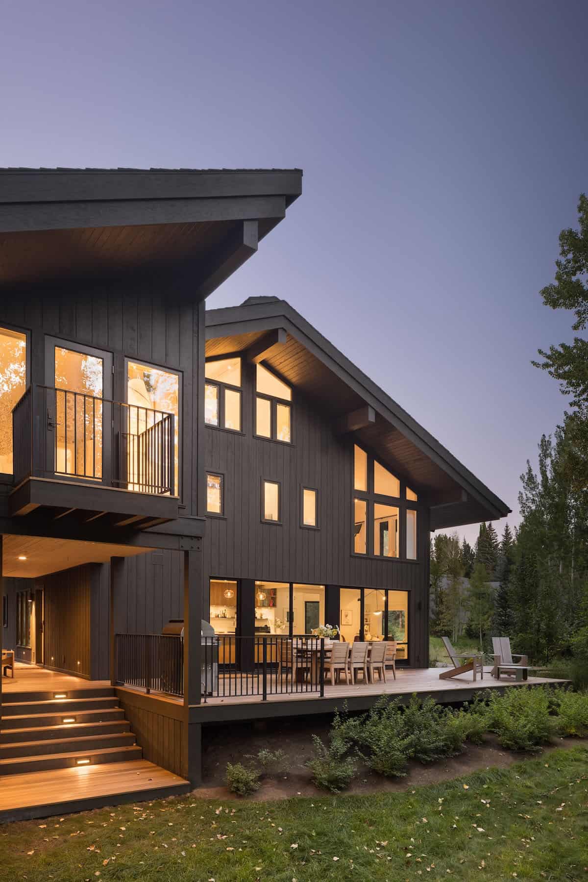 modern mountain home exterior backyard view