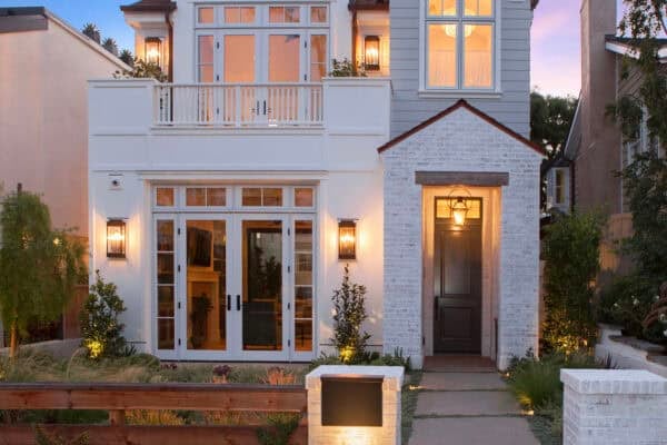 featured posts image for Chic transitional style home in Corona del Mar with amazing curb appeal