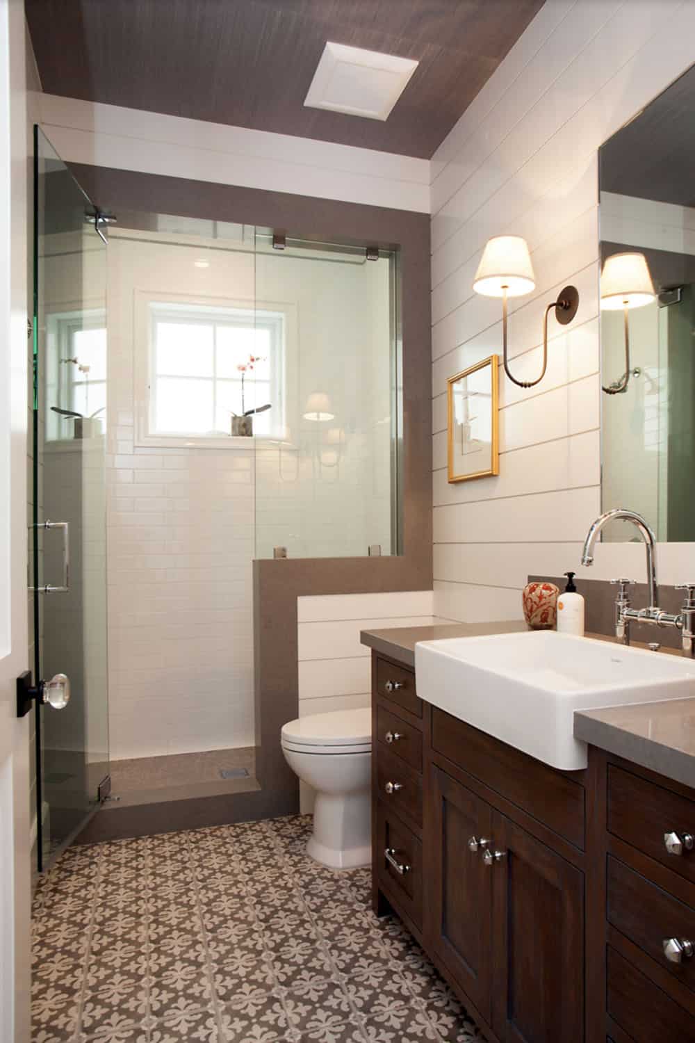 modern farmhouse style bathroom