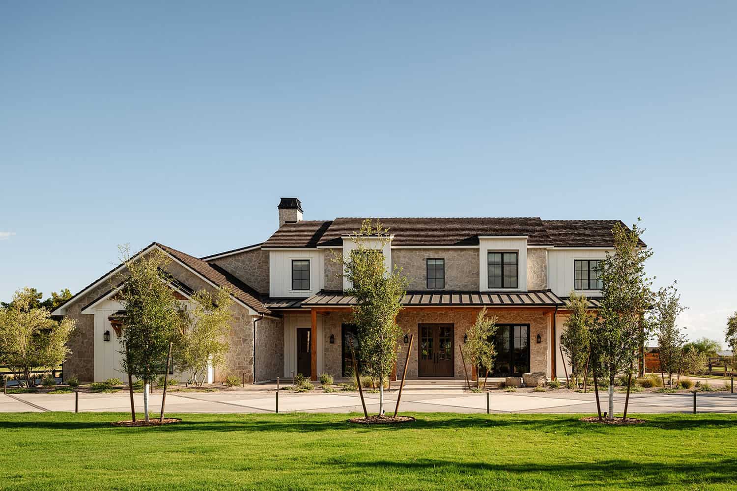 modern farmhouse style home exterior