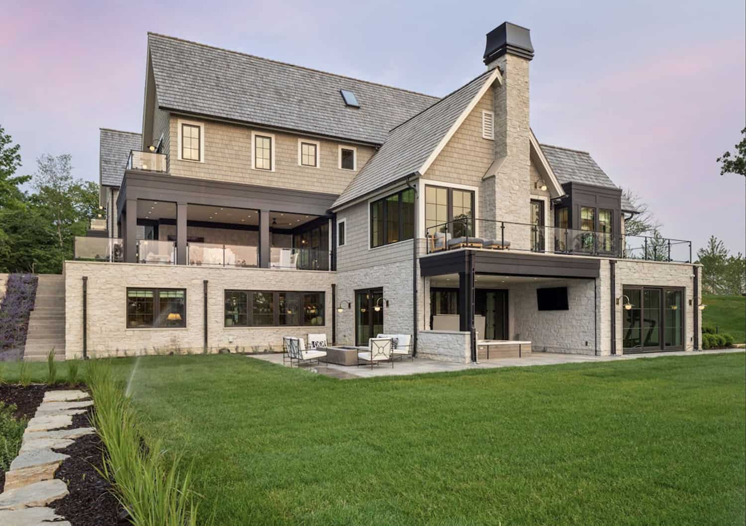 modern lake house exterior backyard view