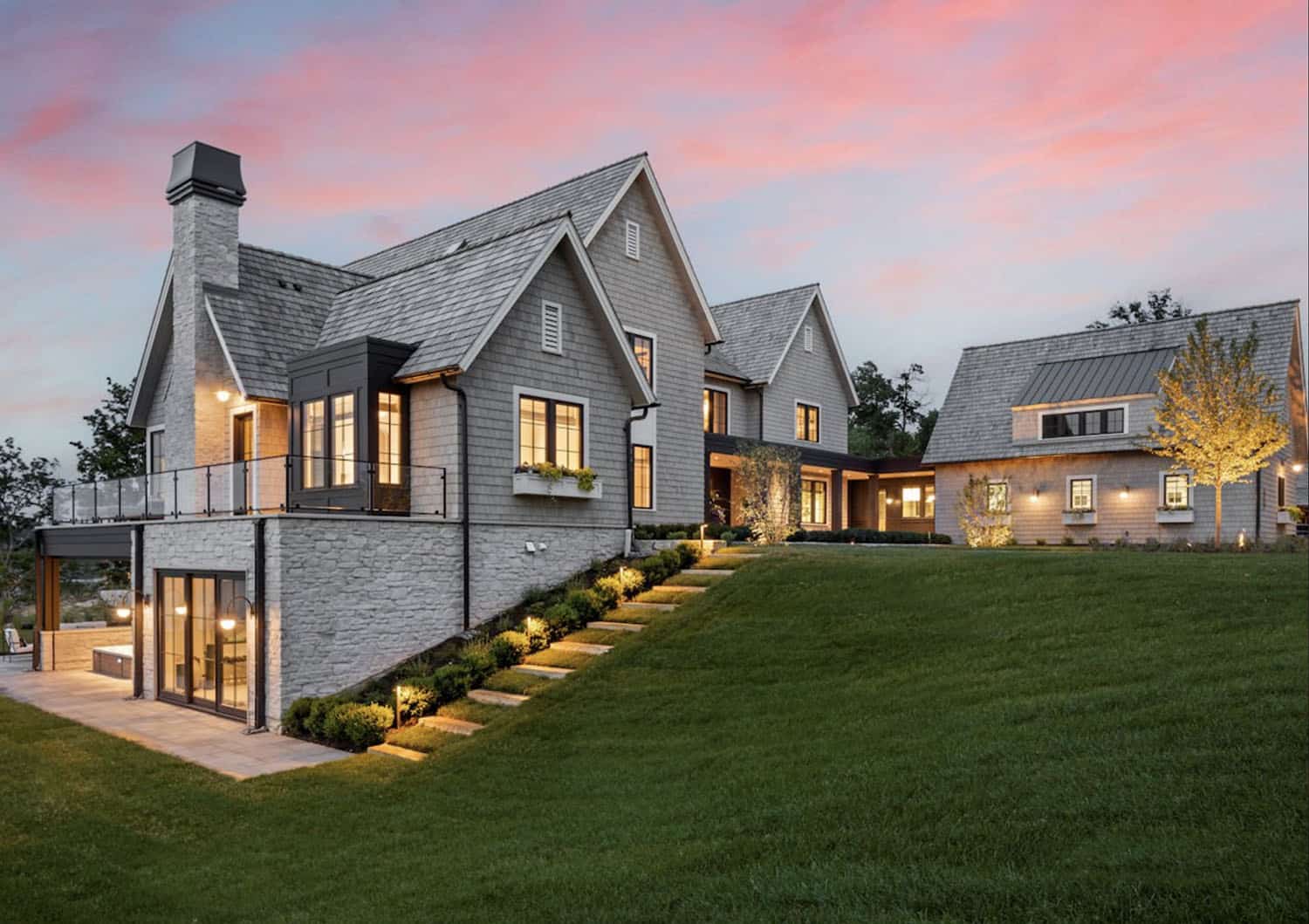 modern lake house exterior backyard view