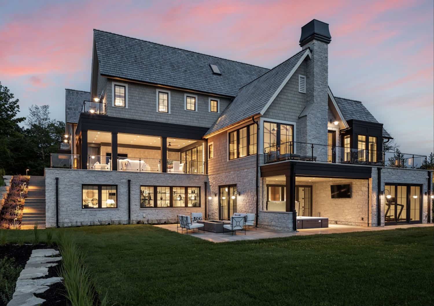 modern lake house exterior backyard view