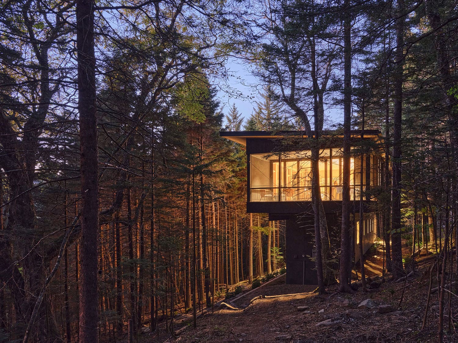 modern mountain cabin exterior at dusk