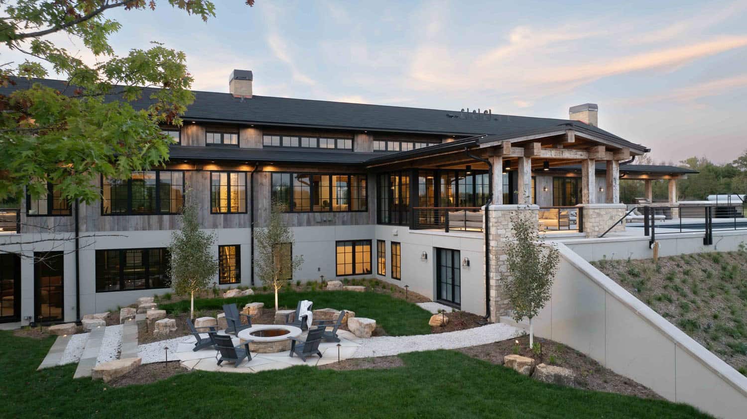 modern modern home exterior backyard view