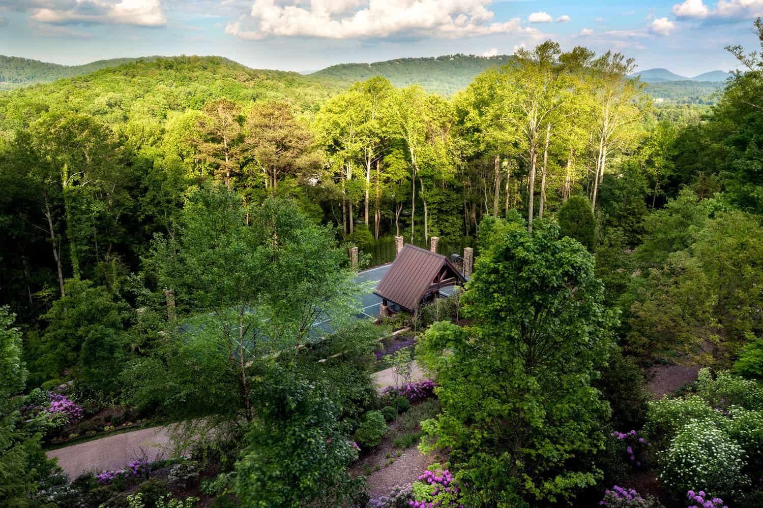modern rustic mountain home exterior aerial view