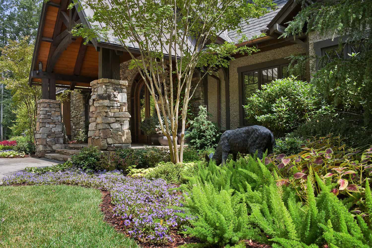 modern rustic mountain home exterior