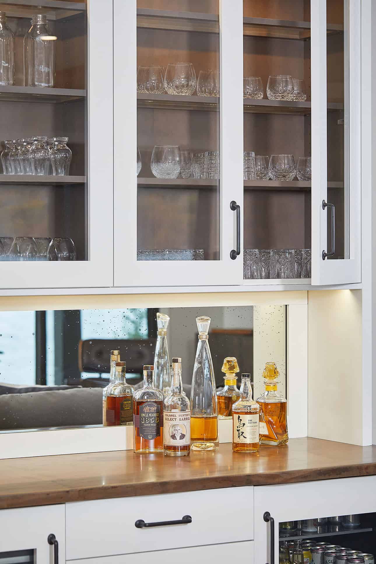 mountain style kitchen with a home bar