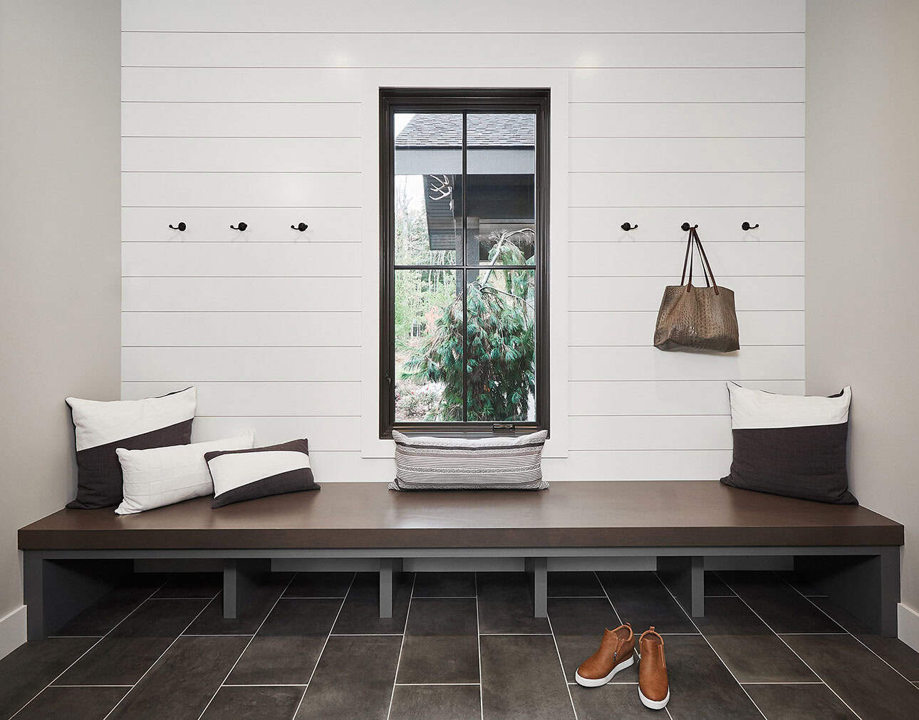 mountain style mudroom with a built-in bench