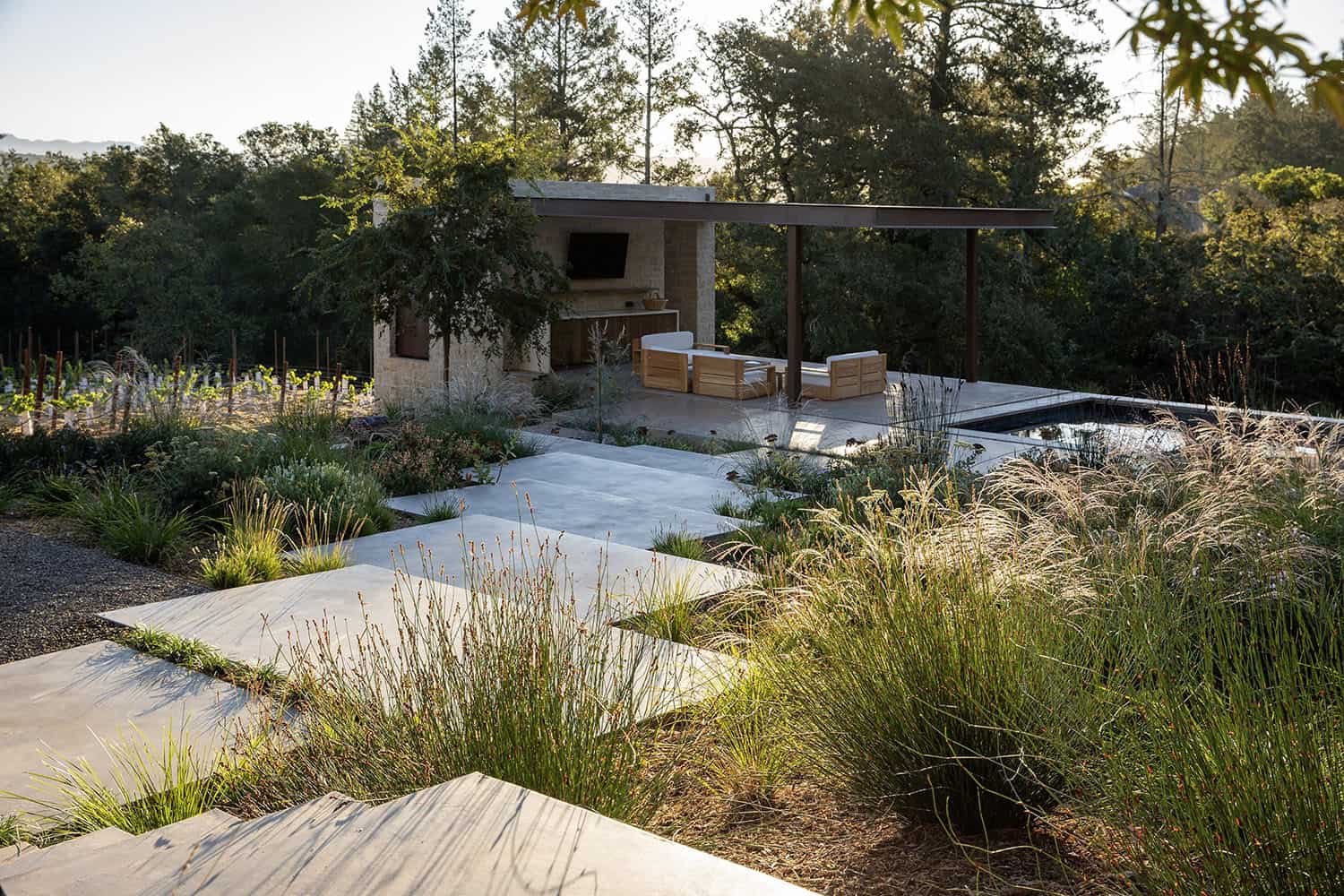 modern farmhouse exterior landscaping