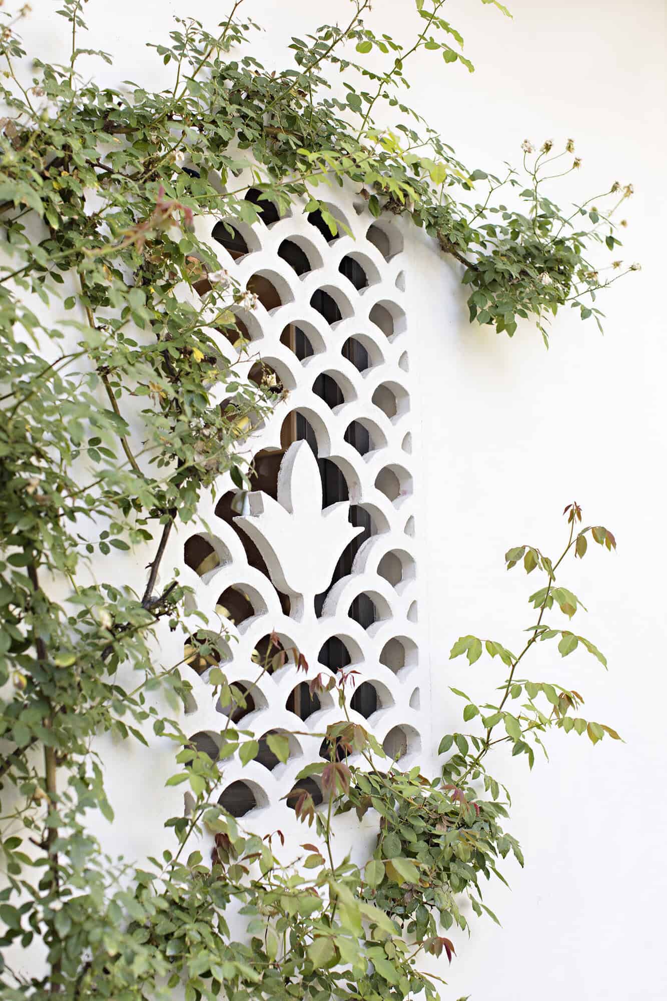 spanish colonial revival home exterior wall detail