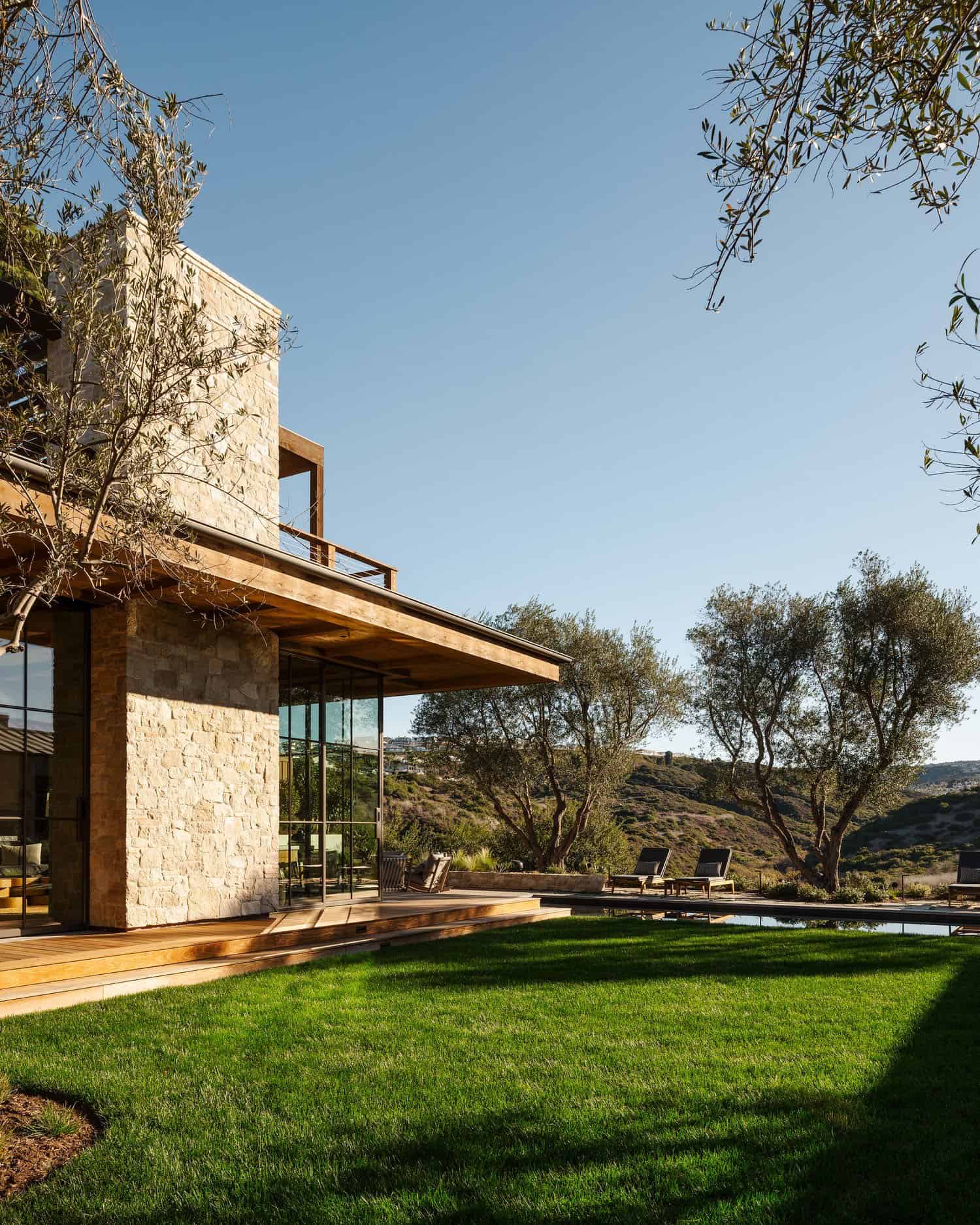 farmhouse style home exterior landscape