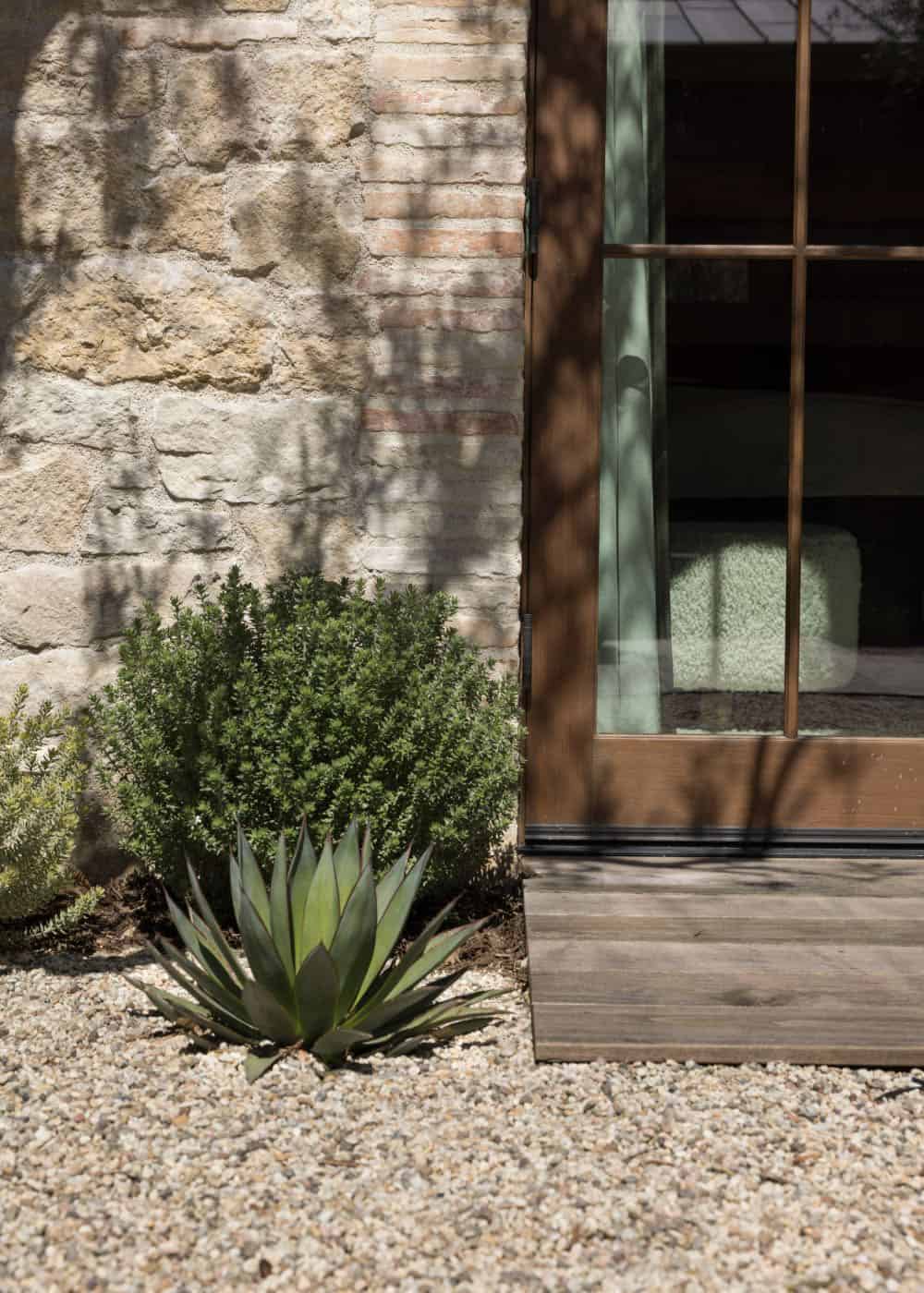 farmhouse style home exterior landscape