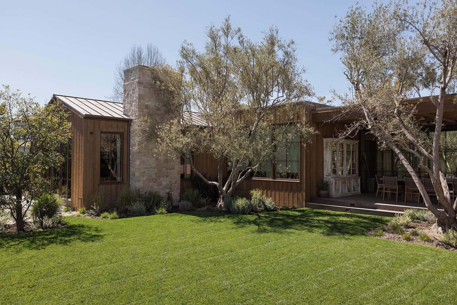 farmhouse style home exterior landscape